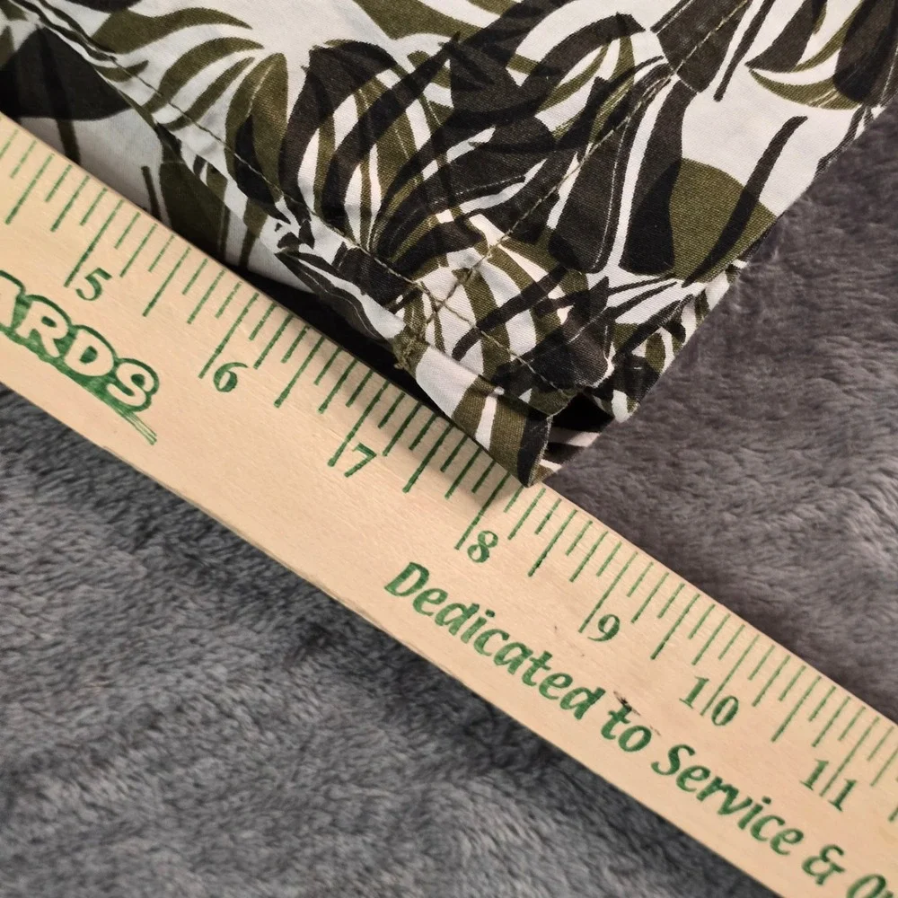 Banana Republic Deck Shorts Men's 34 Olive Shapes Tropical Print Organic Cotton‎